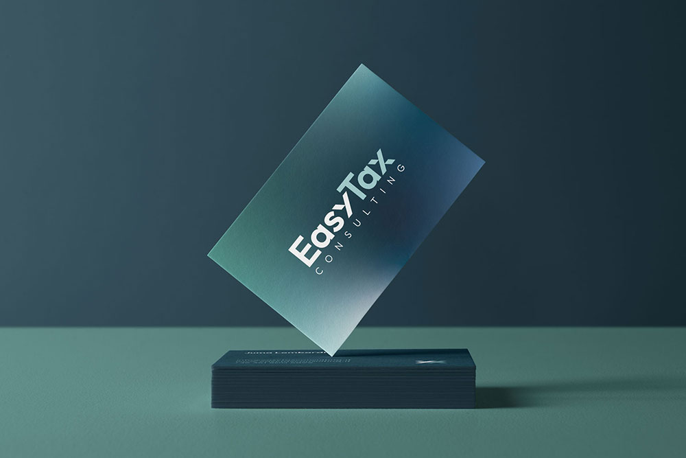 primo piano di un biglietto da visita EasyTax