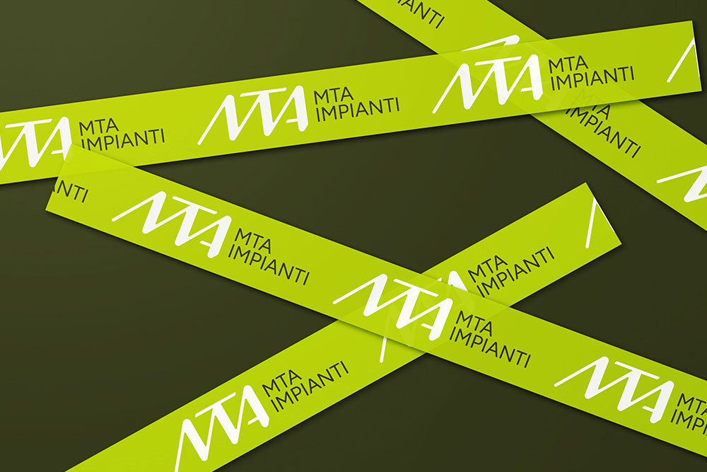 Nastri verdi fluo con logo MTA impianti su sfondo verde scuro